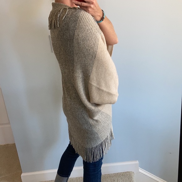 Oatmeal & Grey Fringed Sweater Kimono/Wrap - Picture 5 of 8
